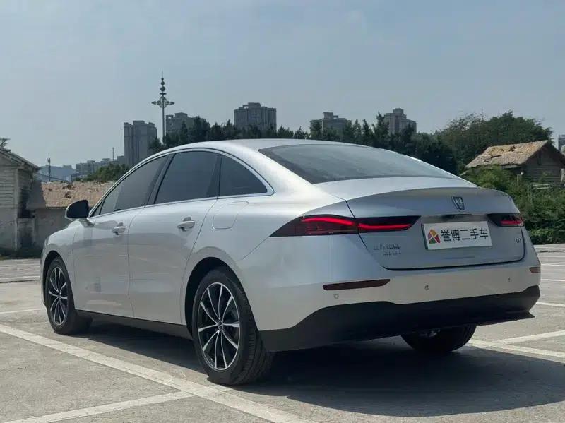 Roewe D7 DMH 2025 125 World Champion Excellence Edition — миниатюра 4