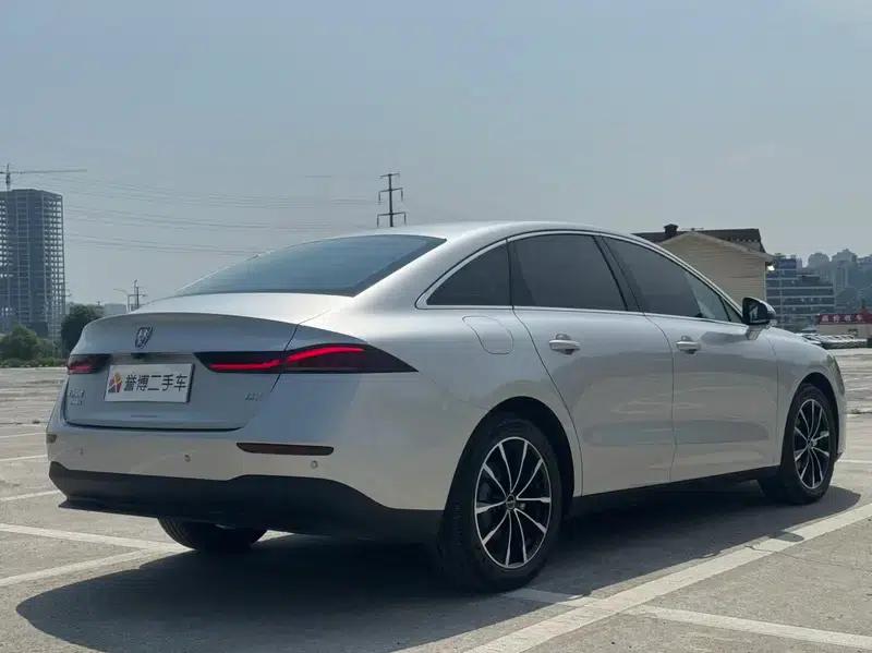 Roewe D7 DMH 2025 125 World Champion Excellence Edition — миниатюра 6