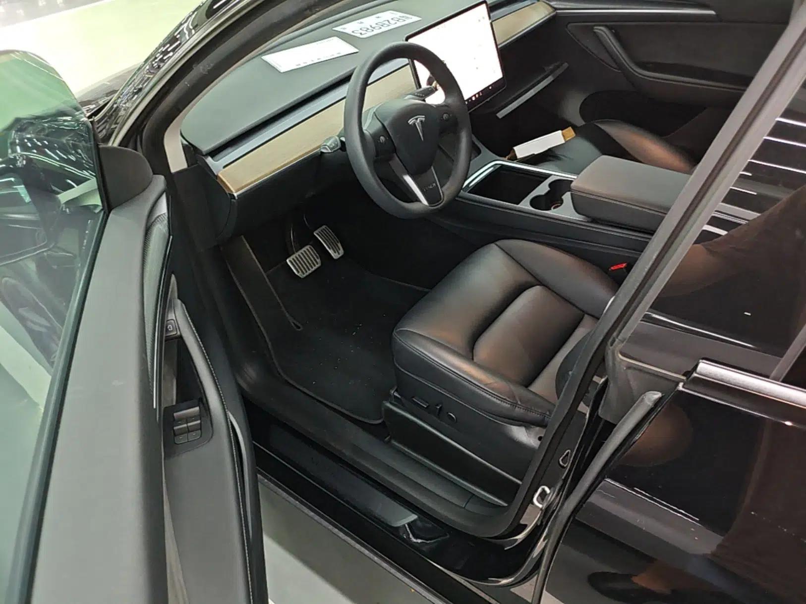 Tesla Model Y 2021 Long-Range All-Wheel-Drive Version 3D7 — миниатюра 18