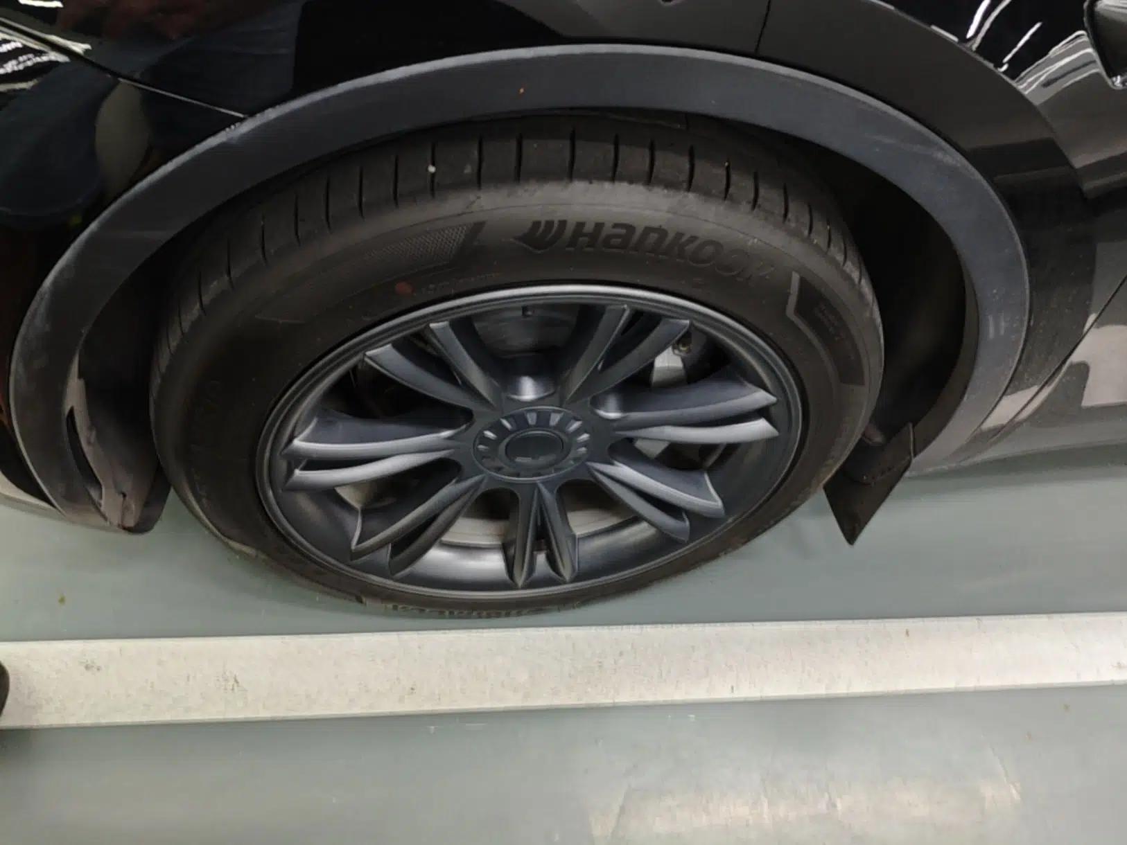 Tesla Model Y 2021 Long-Range All-Wheel-Drive Version 3D7 — миниатюра 10