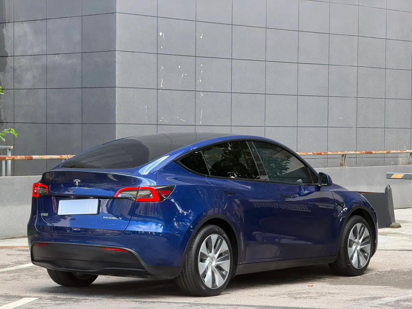 Tesla Model Y 2021 Standard Range Rear-Wheel Drive Version — миниатюра 17
