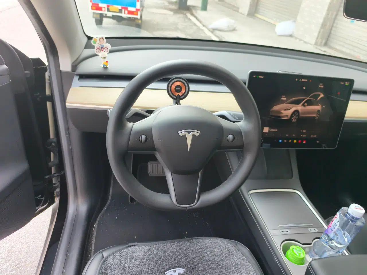 Tesla Model Y 2022 Revised Version Rear-Wheel Drive — миниатюра 7
