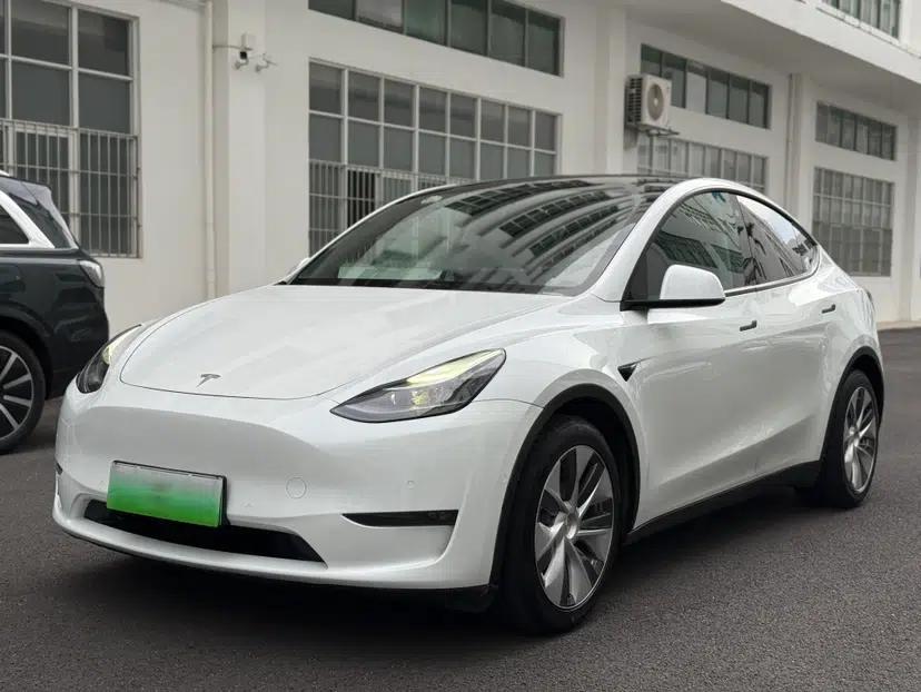 Tesla Model Y 2021 Long-Range All-Wheel-Drive Version — миниатюра 1