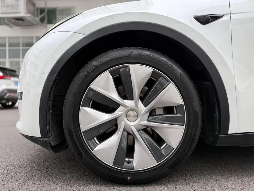 Tesla Model Y 2021 Long-Range All-Wheel-Drive Version — миниатюра 17
