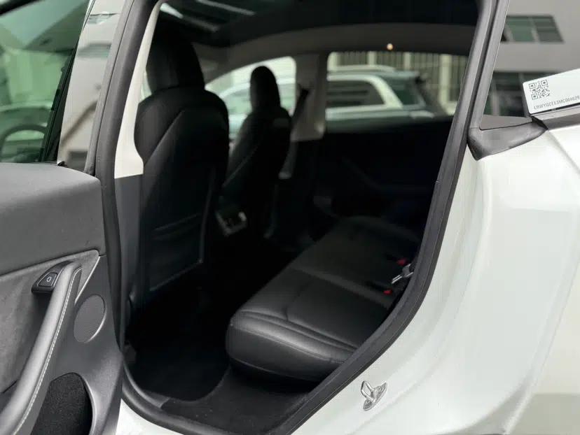 Tesla Model Y 2021 Long-Range All-Wheel-Drive Version — миниатюра 31
