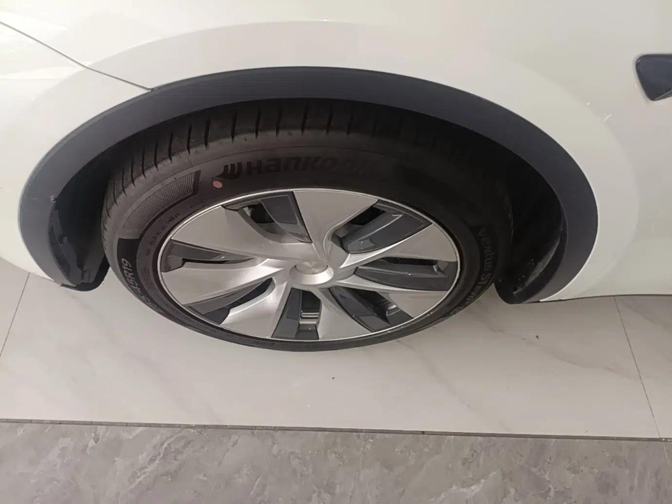 Tesla Model Y 2021 Long-Range All-Wheel-Drive Version — миниатюра 10