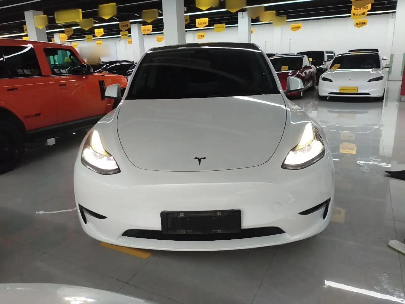 Tesla Model Y 2021 Long-Range All-Wheel-Drive Version — миниатюра 2