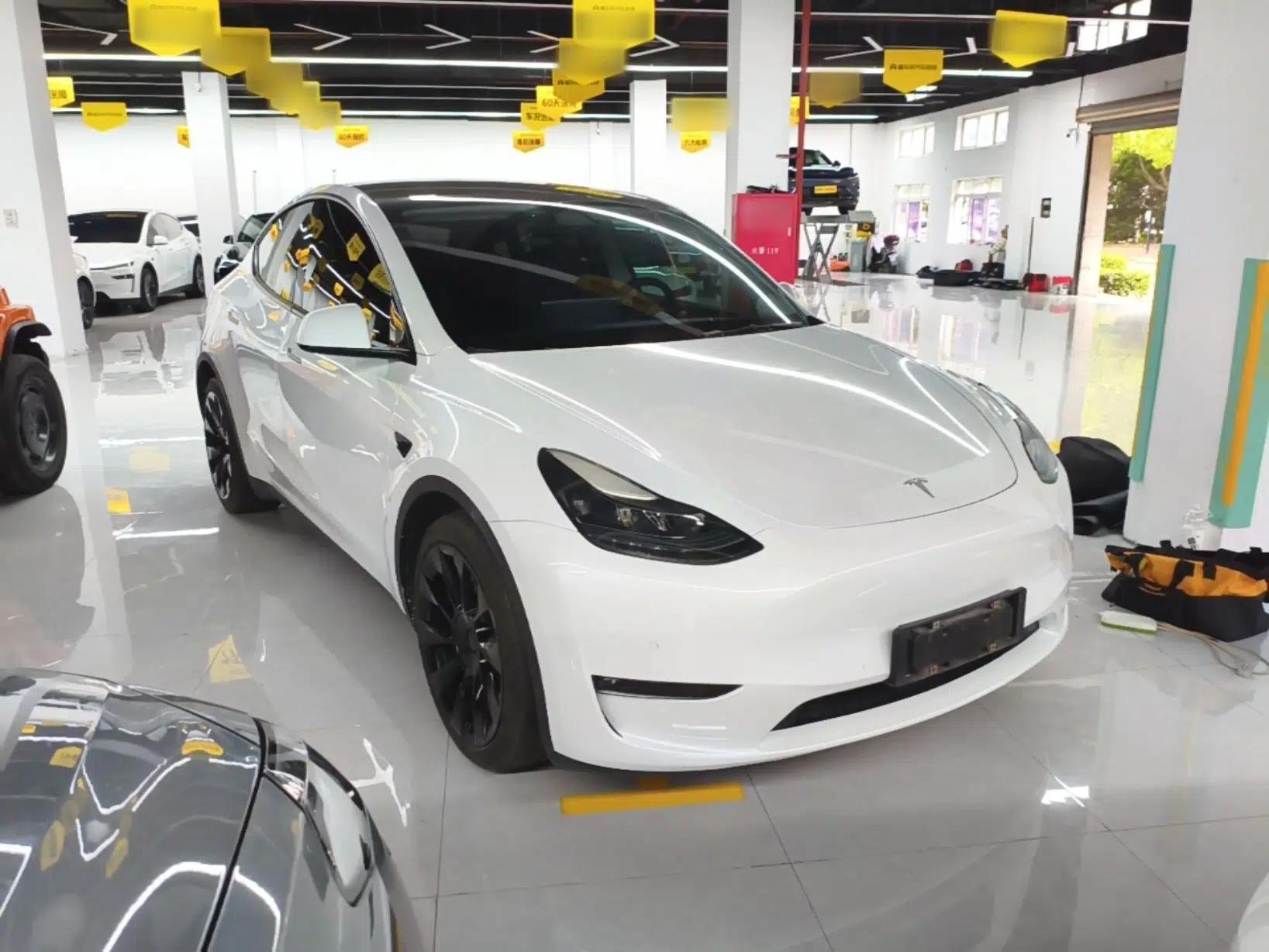Tesla Model Y 2021 Long-Range All-Wheel-Drive Version — миниатюра 12