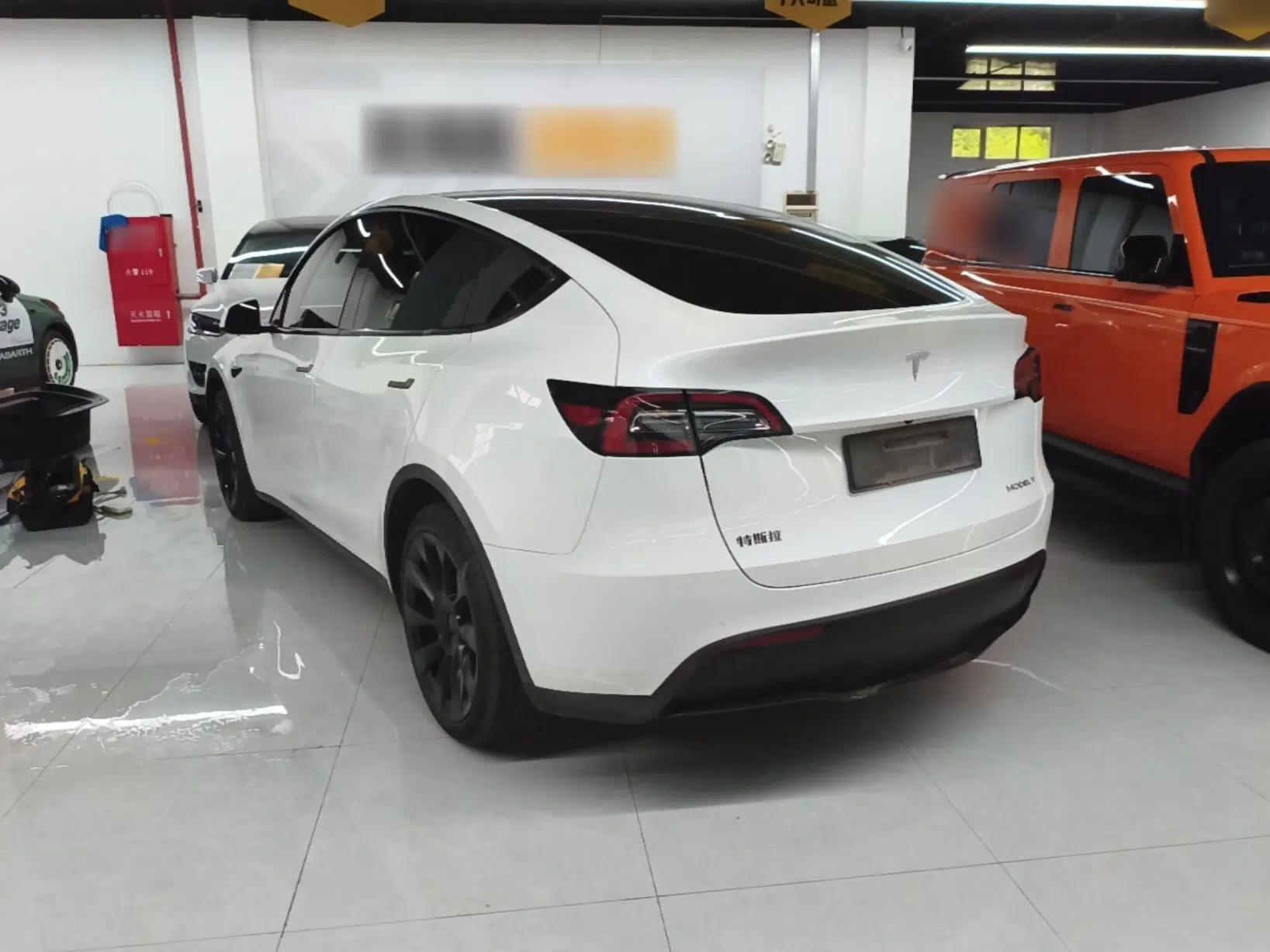 Tesla Model Y 2021 Long-Range All-Wheel-Drive Version — миниатюра 4