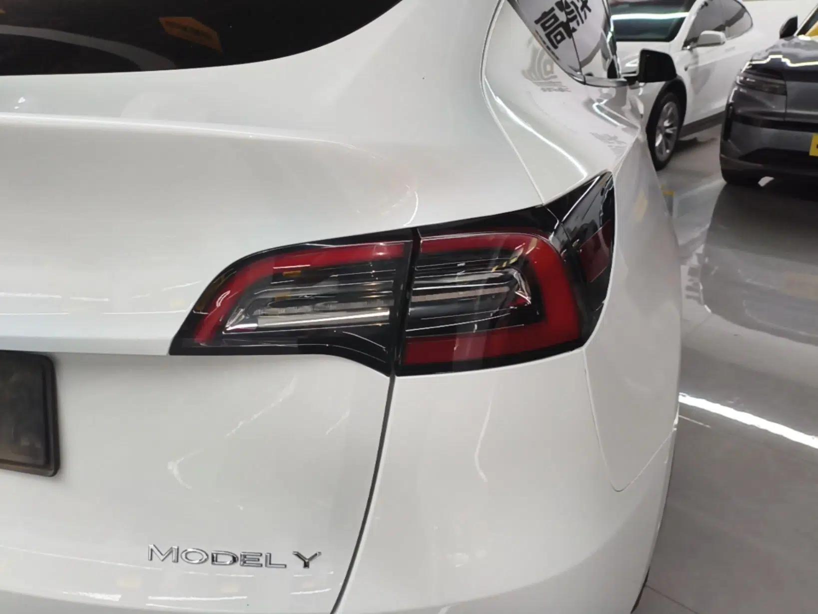 Tesla Model Y 2021 Long-Range All-Wheel-Drive Version — миниатюра 9