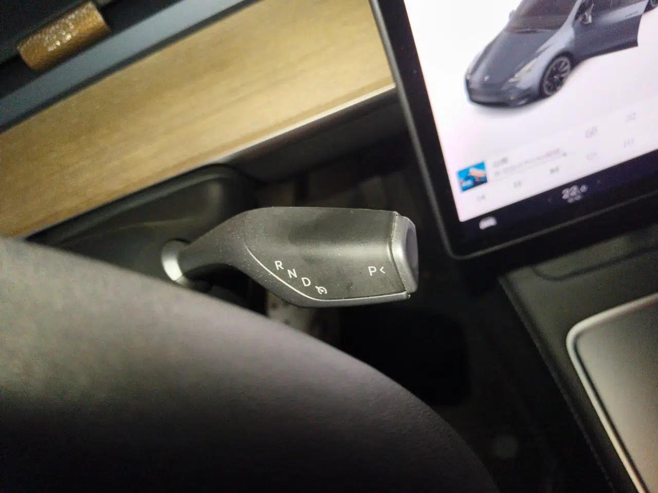 Tesla Model Y 2021 Long-Range All-Wheel-Drive Version 3D7 — миниатюра 14