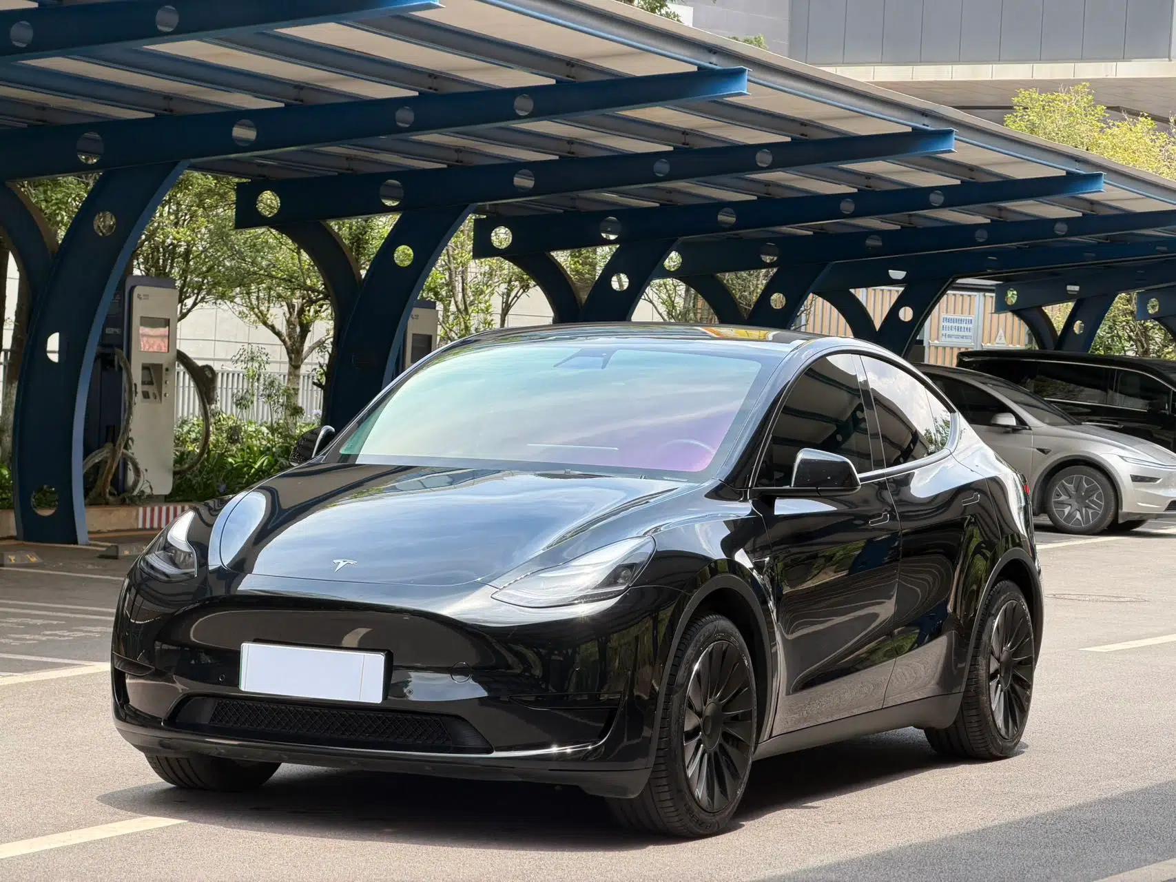 Tesla Model Y 2022 Rear-Wheel-Drive Version — миниатюра 1