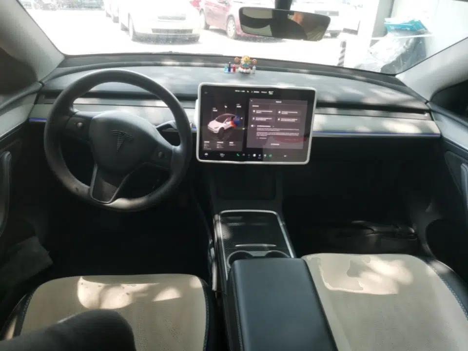 Tesla Model Y 2023 Rear-Wheel-Drive Version — миниатюра 17