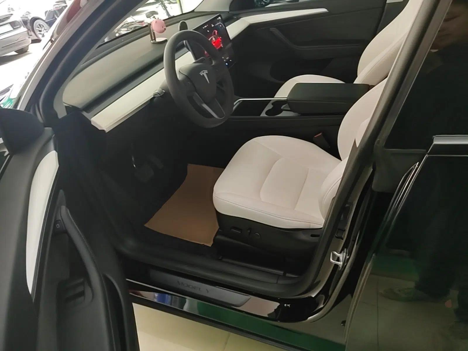 Tesla Model Y 2022 Revised Version Rear-Wheel Drive — миниатюра 17