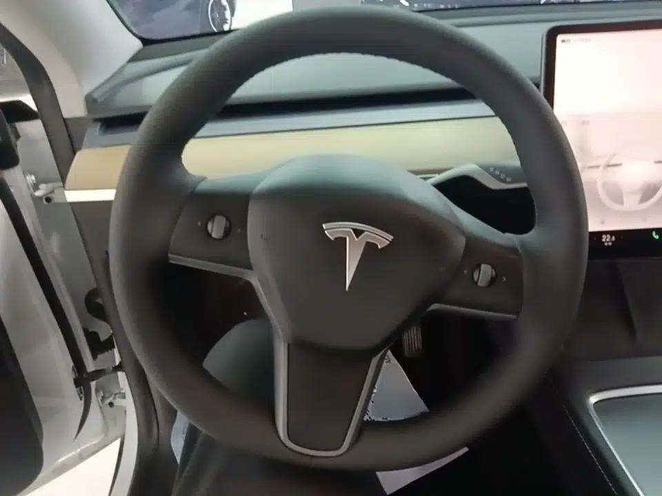 Tesla Model Y 2022 Rear-Wheel-Drive Version — миниатюра 13