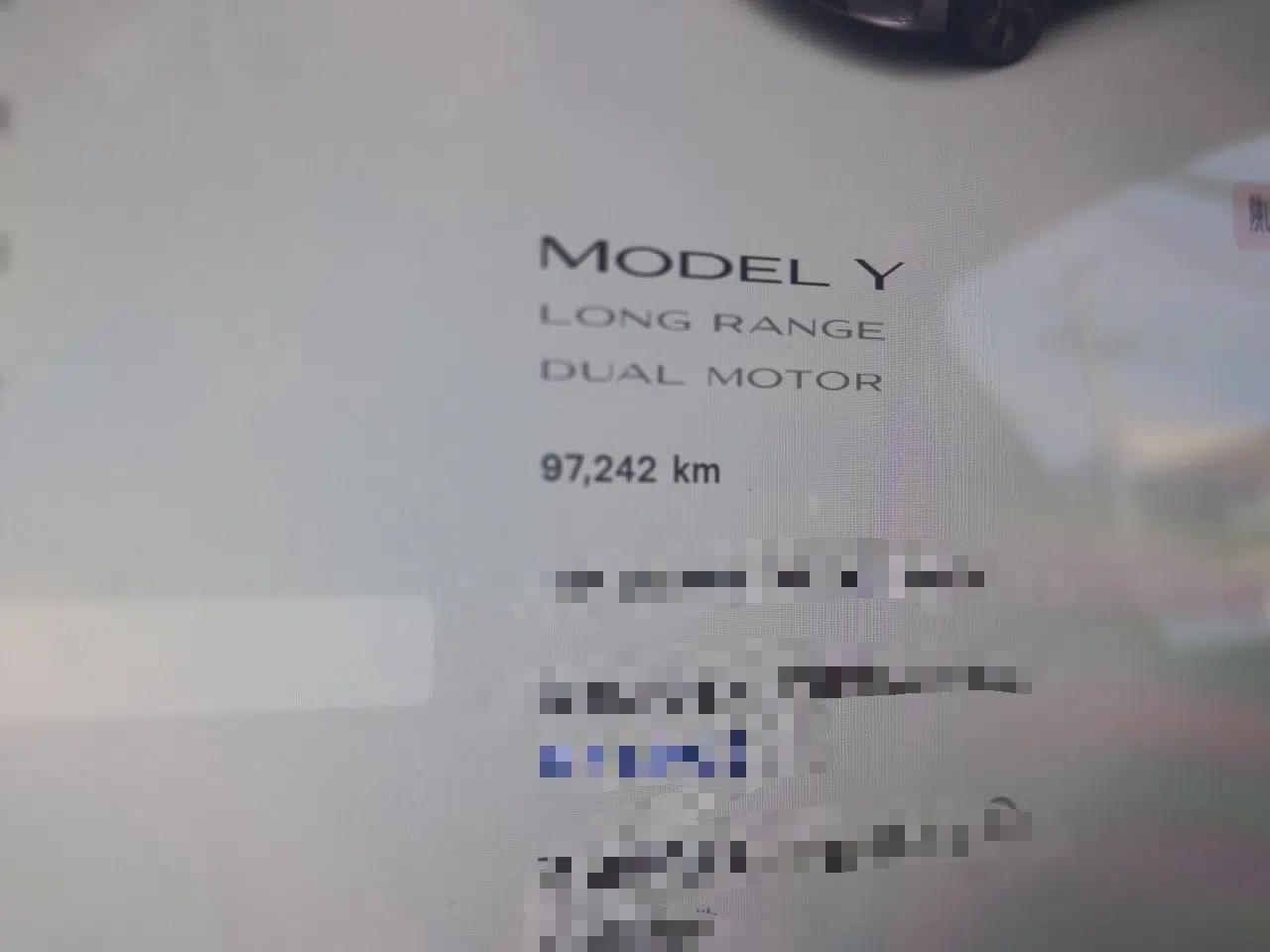 Tesla Model Y 2023 Long-Range All-Wheel-Drive Version — миниатюра 12