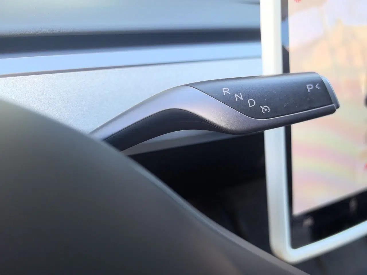 Tesla Model Y 2023 Long-Range All-Wheel-Drive Version — миниатюра 14