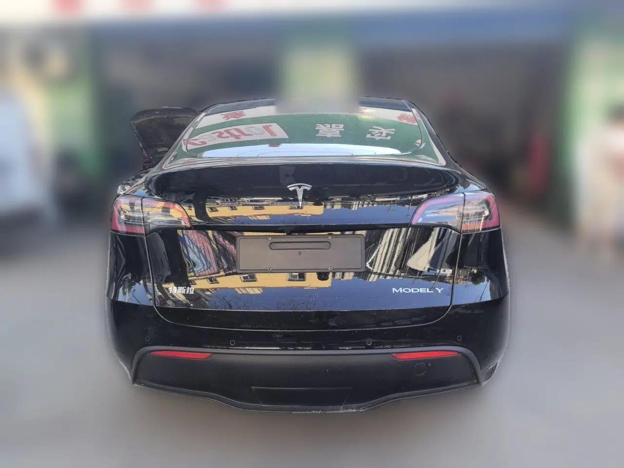 Tesla Model Y 2023 Long-Range All-Wheel-Drive Version — миниатюра 5