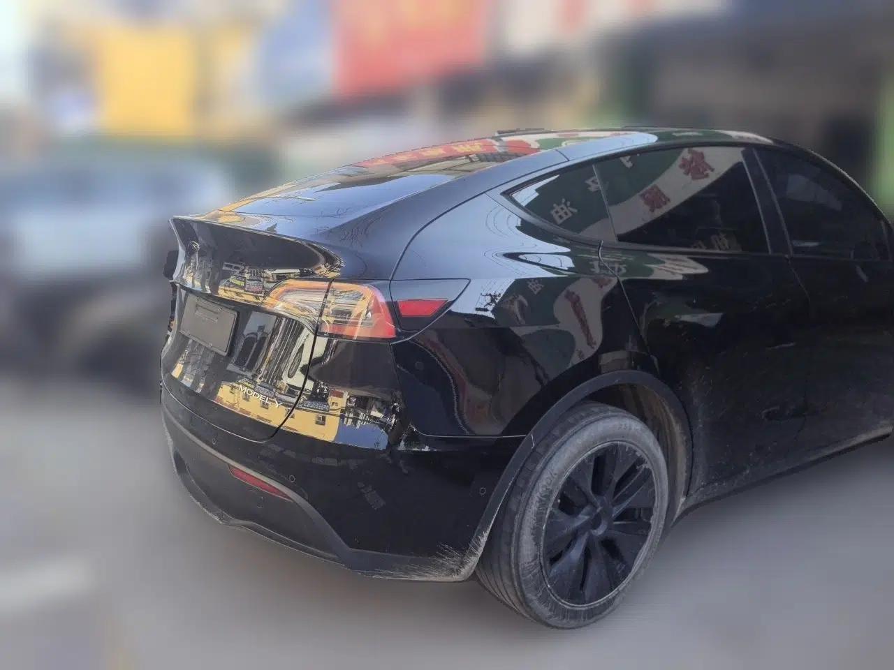 Tesla Model Y 2023 Long-Range All-Wheel-Drive Version — миниатюра 6