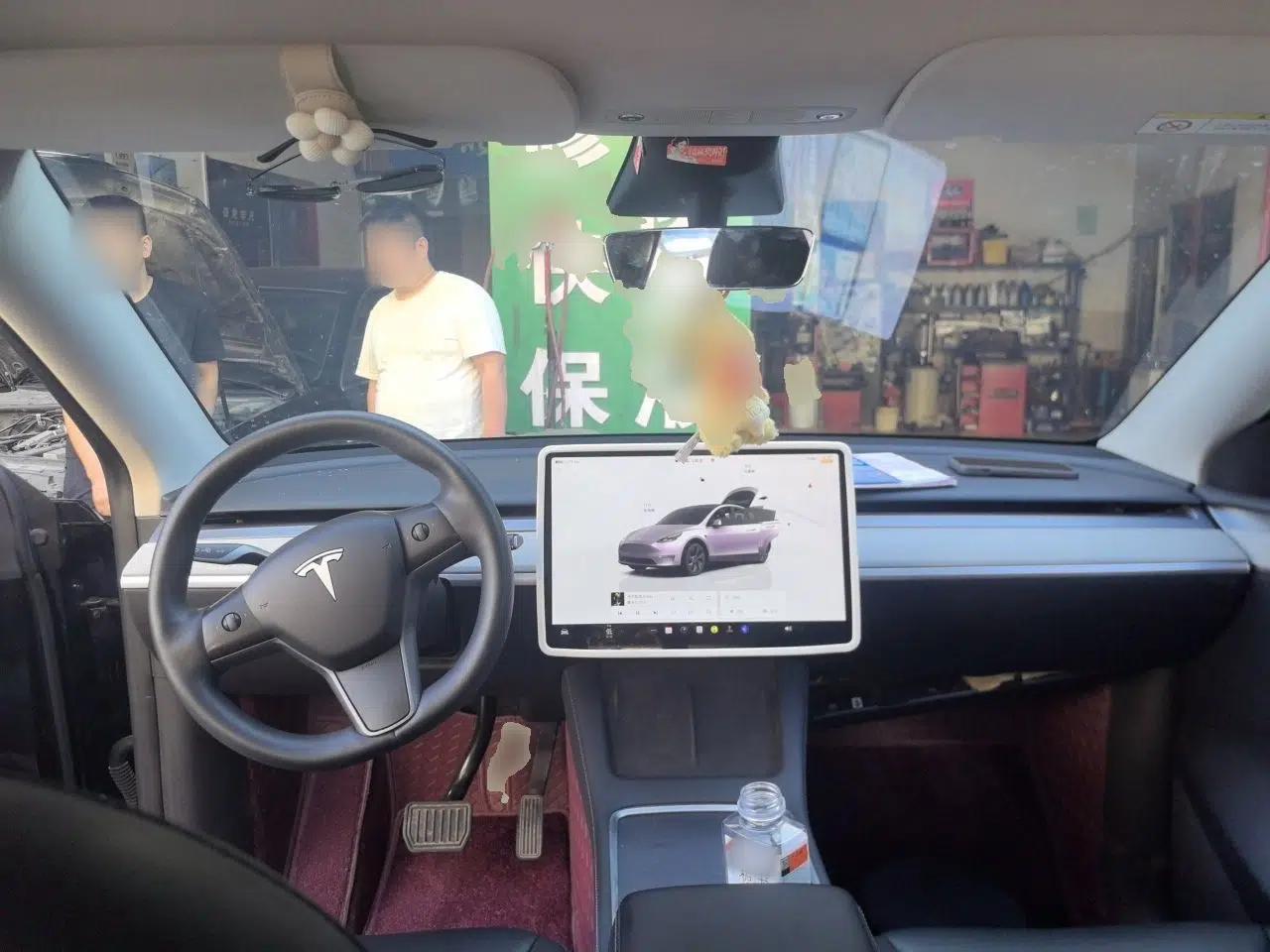 Tesla Model Y 2023 Long-Range All-Wheel-Drive Version — миниатюра 9