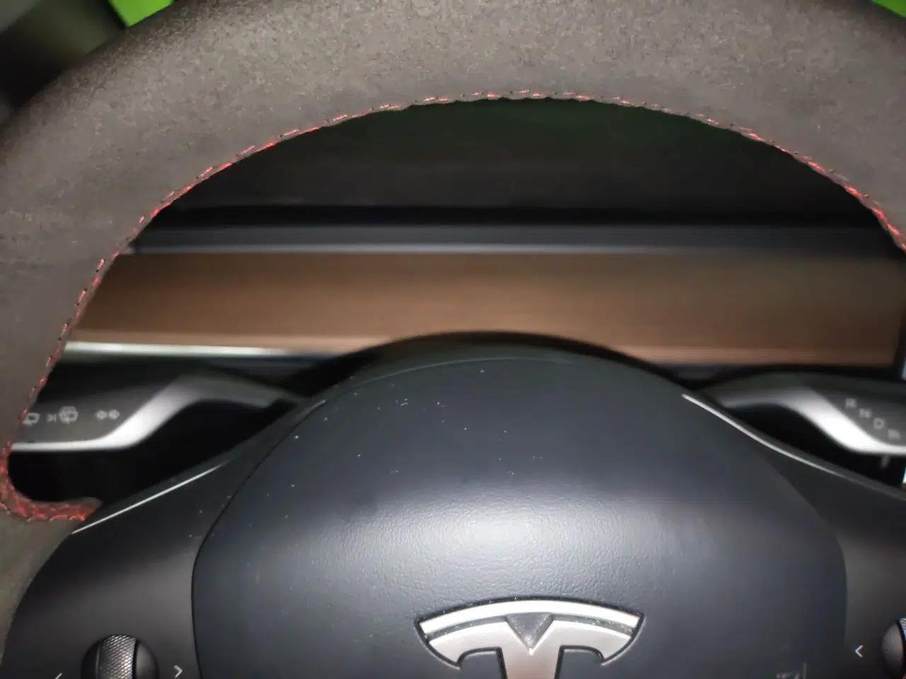 Tesla Model Y 2022 Long-Range All-Wheel-Drive Version — миниатюра 11