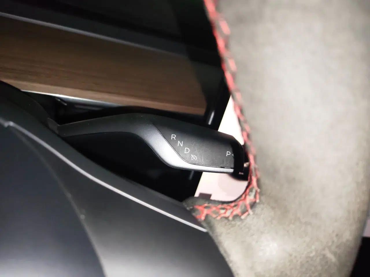 Tesla Model Y 2022 Long-Range All-Wheel-Drive Version — миниатюра 14