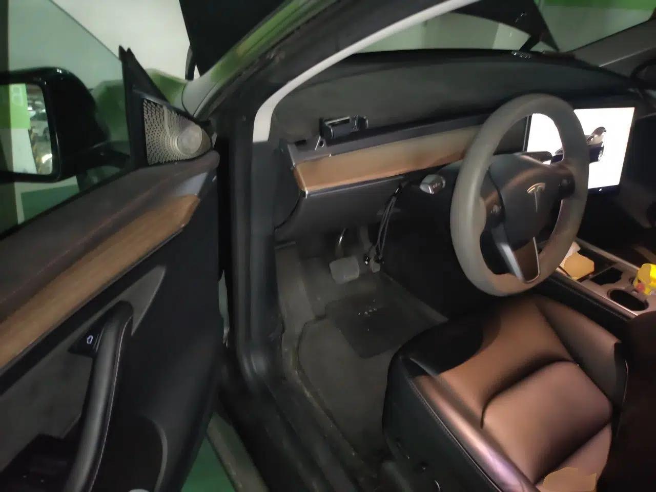 Tesla Model Y 2022 Long-Range All-Wheel-Drive Version — миниатюра 16