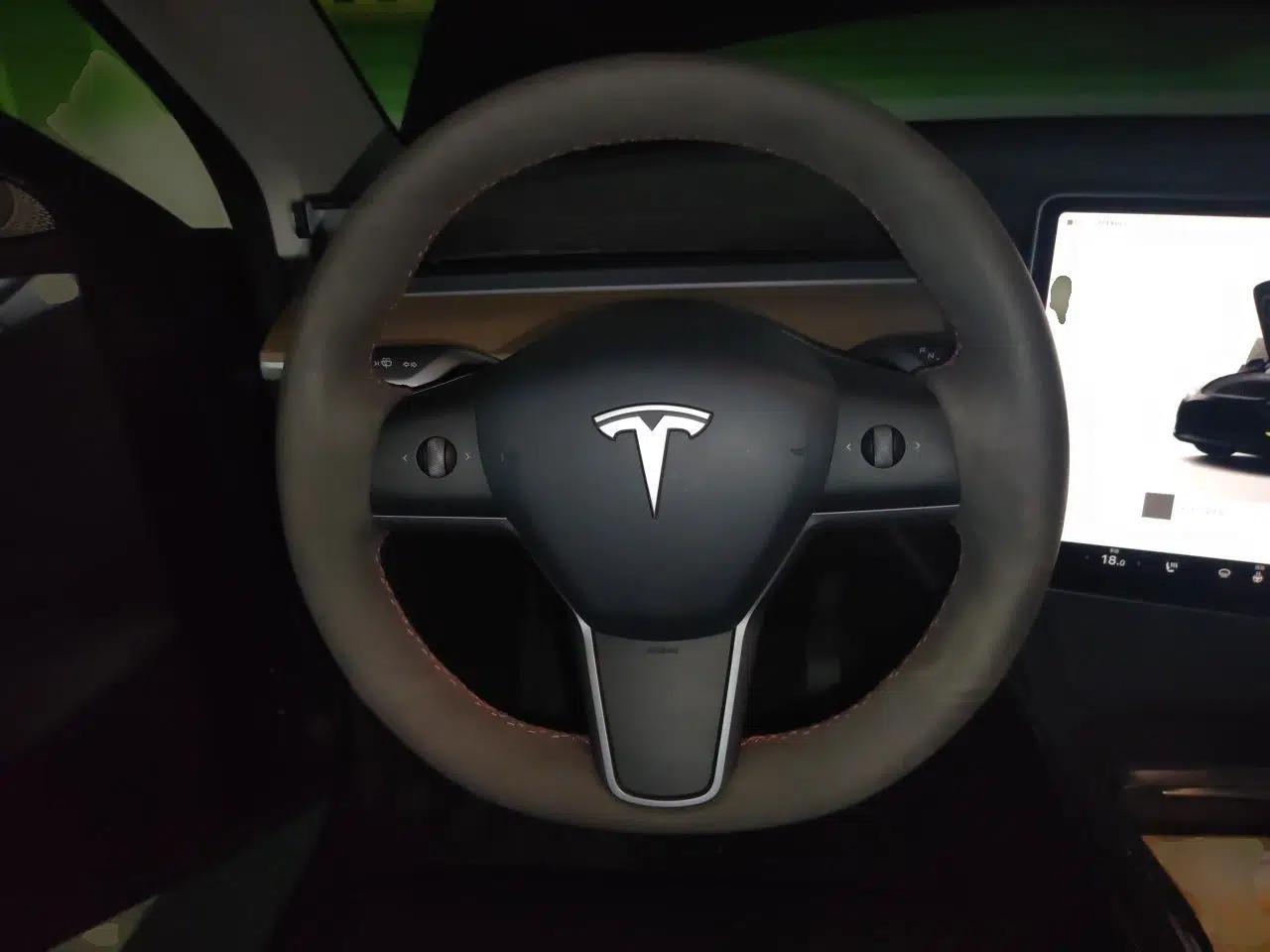 Tesla Model Y 2022 Long-Range All-Wheel-Drive Version — миниатюра 10