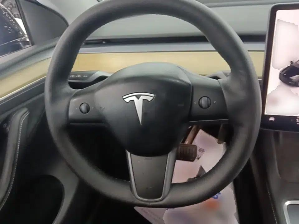 Tesla Model Y 2022 Long-Range All-Wheel-Drive Version — миниатюра 18