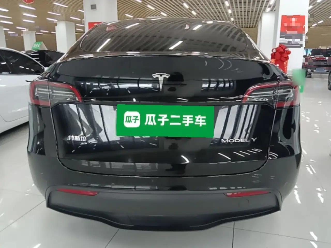 Tesla Model Y 2022 Long-Range All-Wheel-Drive Version — миниатюра 5