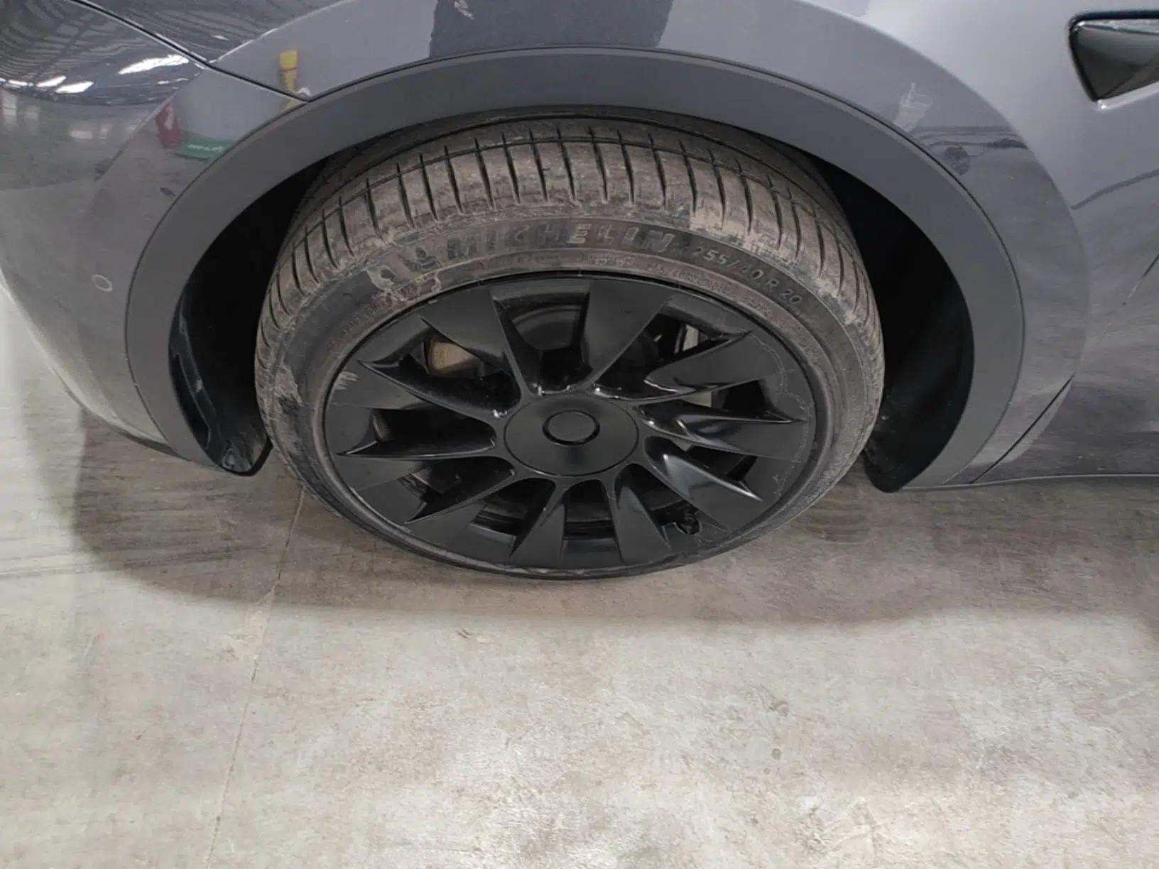 Tesla Model Y 2023 Long-Range All-Wheel-Drive Version — миниатюра 15