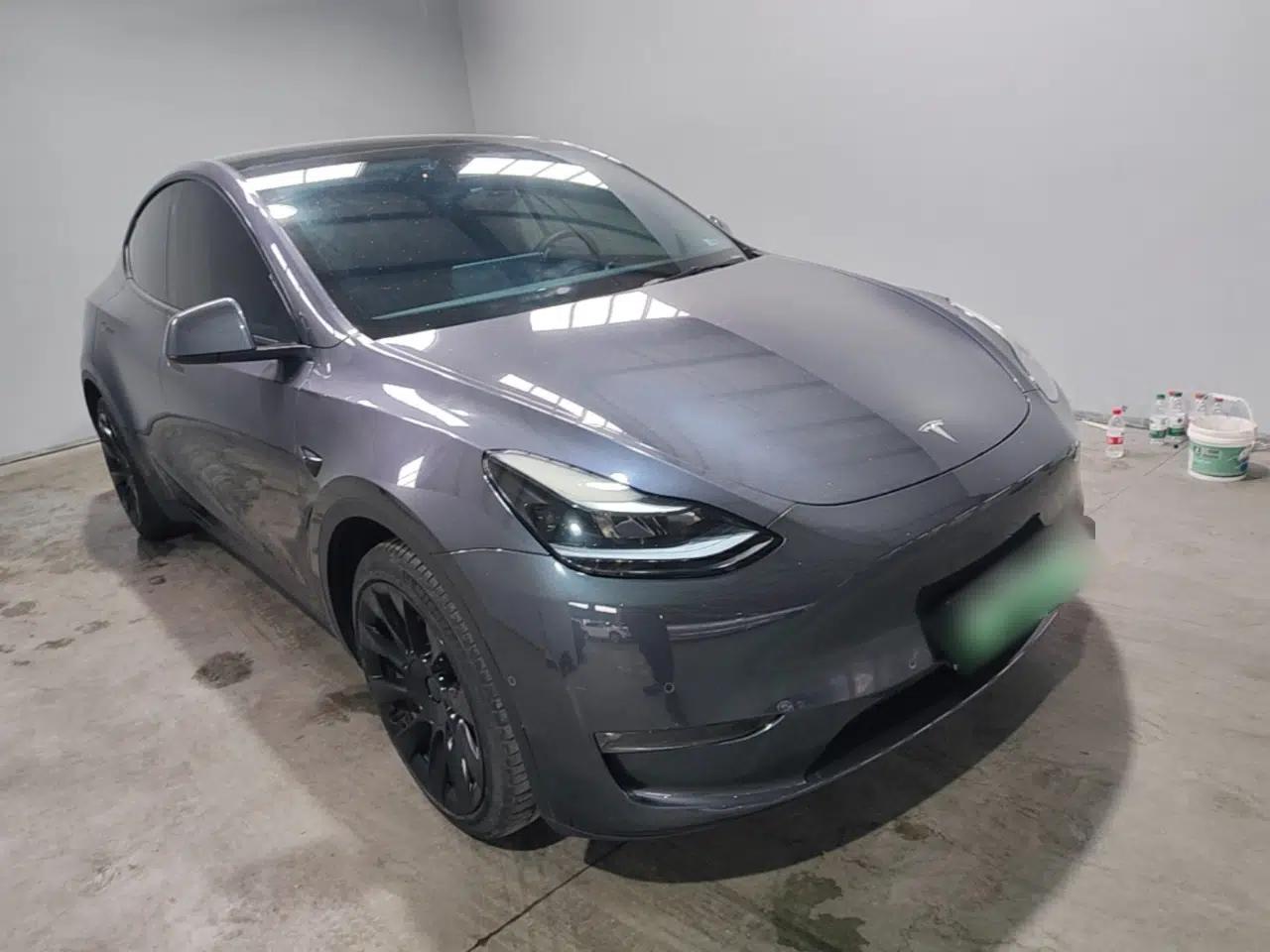 Tesla Model Y 2023 Long-Range All-Wheel-Drive Version — миниатюра 3