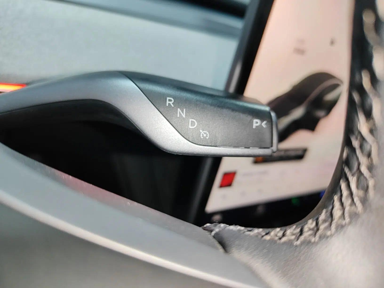 Tesla Model Y 2023 Long-Range All-Wheel-Drive Version — миниатюра 21