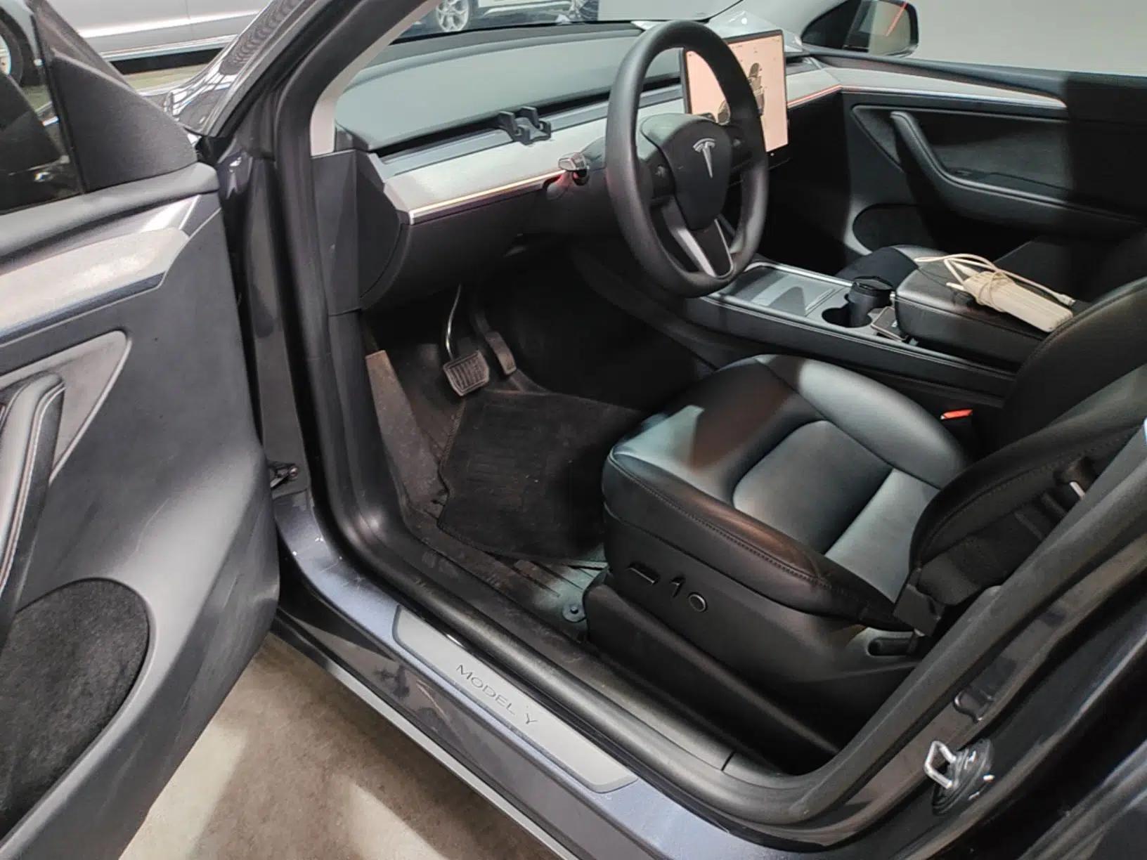 Tesla Model Y 2023 Long-Range All-Wheel-Drive Version — миниатюра 23