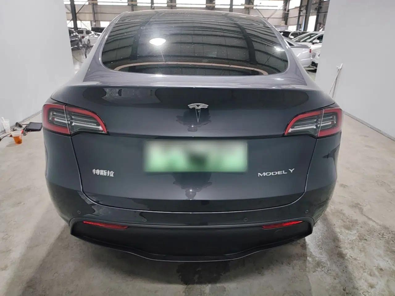 Tesla Model Y 2023 Long-Range All-Wheel-Drive Version — миниатюра 5