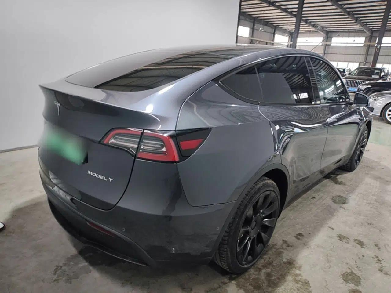 Tesla Model Y 2023 Long-Range All-Wheel-Drive Version — миниатюра 6