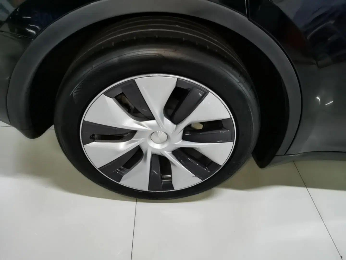 Tesla Model Y 2022 Revised Version Rear-Wheel Drive — миниатюра 11