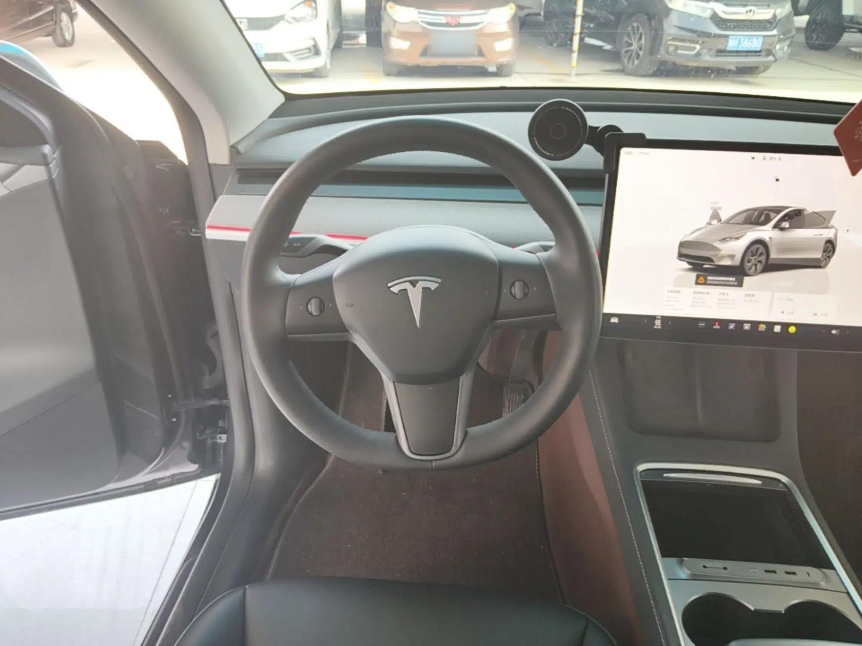 Tesla Model Y 2024 Rear-Wheel-Drive Version — миниатюра 13