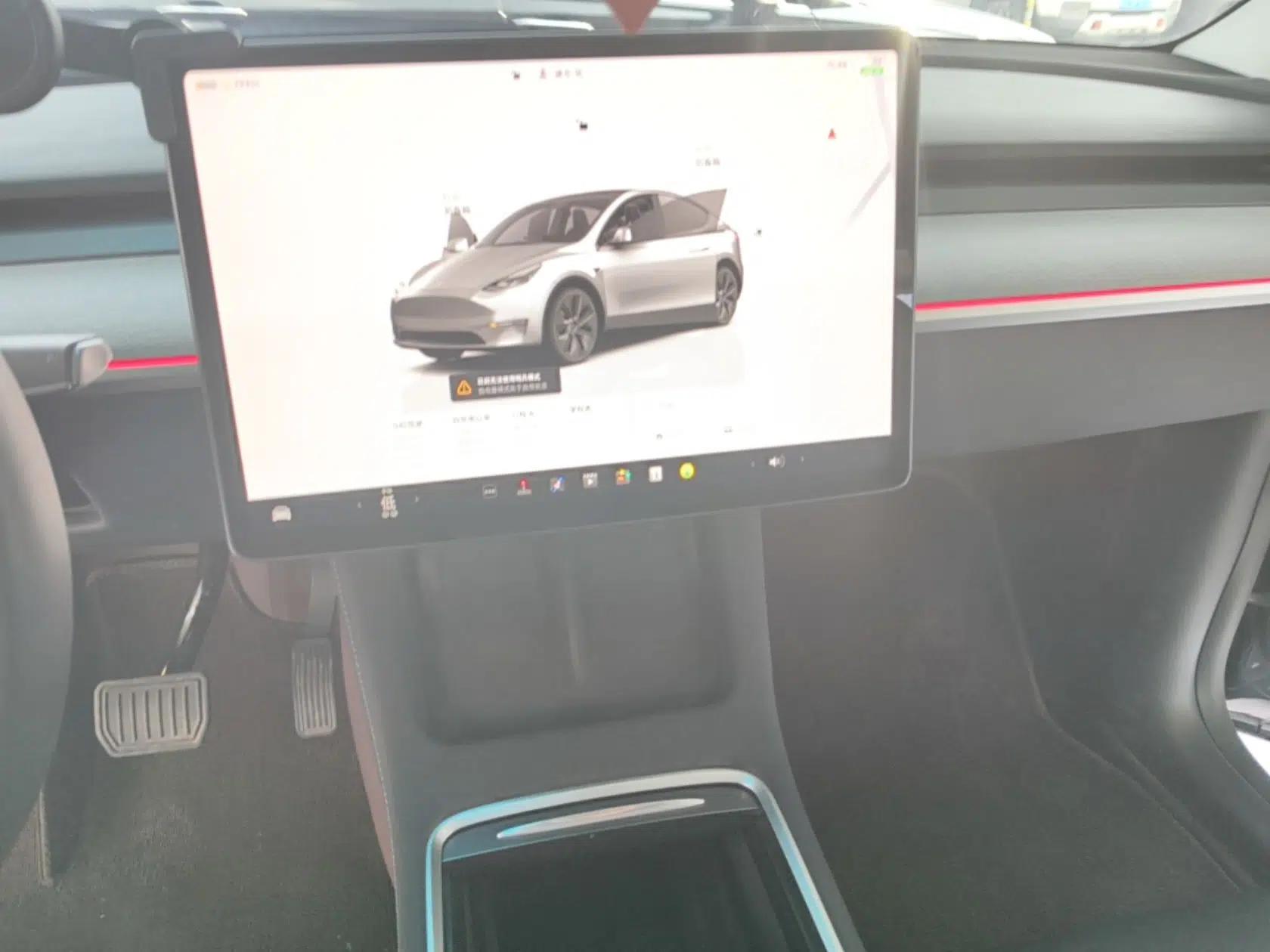 Tesla Model Y 2024 Rear-Wheel-Drive Version — миниатюра 15