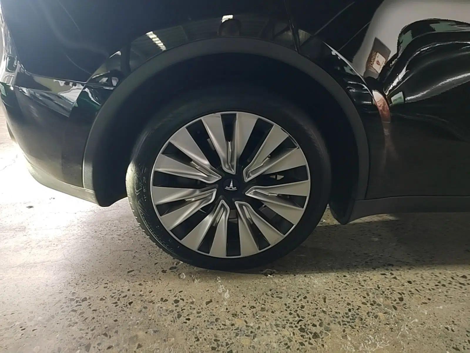 Tesla Model Y 2023 Rear-Wheel-Drive Version — миниатюра 11