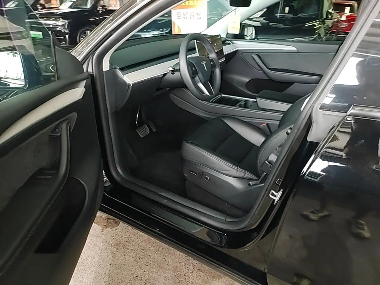 Tesla Model Y 2023 Rear-Wheel-Drive Version — миниатюра 18