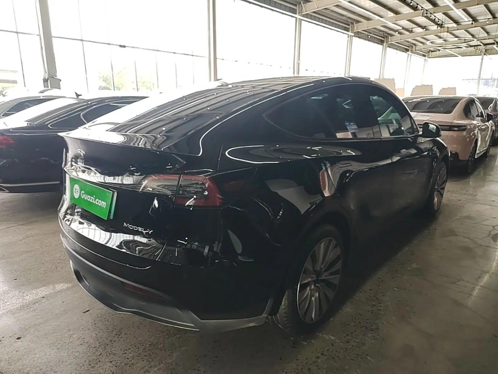 Tesla Model Y 2023 Rear-Wheel-Drive Version — миниатюра 6