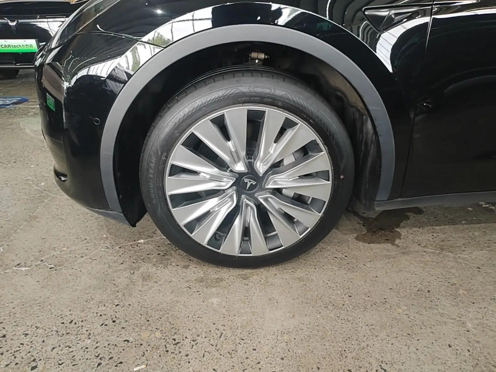 Tesla Model Y 2023 Rear-Wheel-Drive Version — миниатюра 10