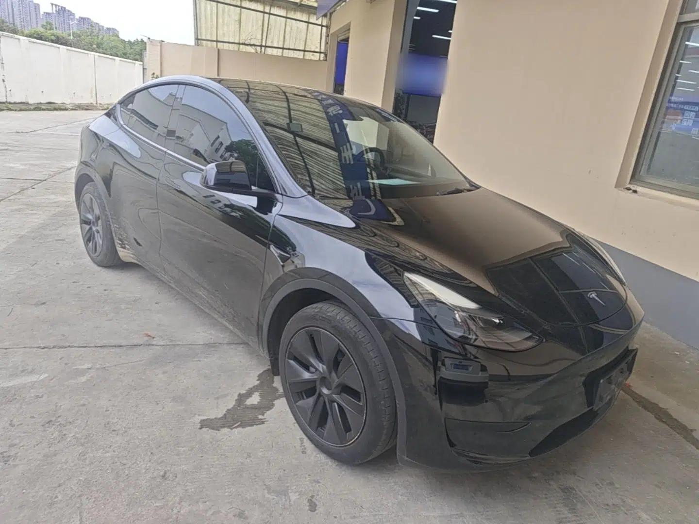 Tesla Model Y 2023 Rear-Wheel-Drive Version — миниатюра 3