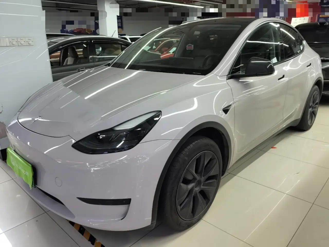Tesla Model Y 2024 Rear-Wheel-Drive Version — миниатюра 1