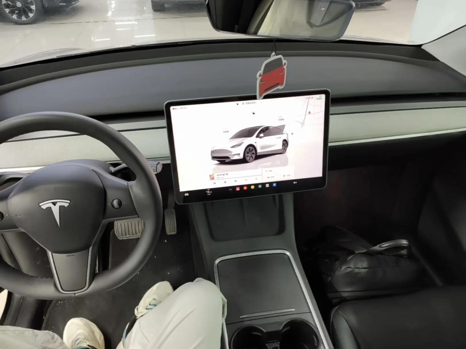 Tesla Model Y 2024 Rear-Wheel-Drive Version — миниатюра 17