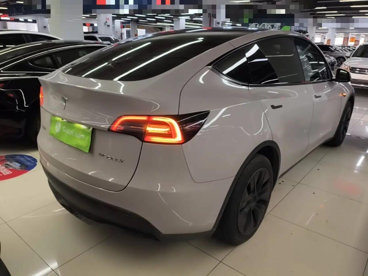Tesla Model Y 2024 Rear-Wheel-Drive Version — миниатюра 6