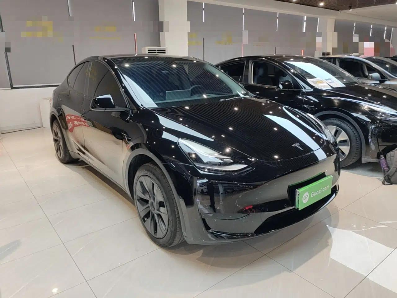 Tesla Model Y 2023 Rear-Wheel-Drive Version — миниатюра 3