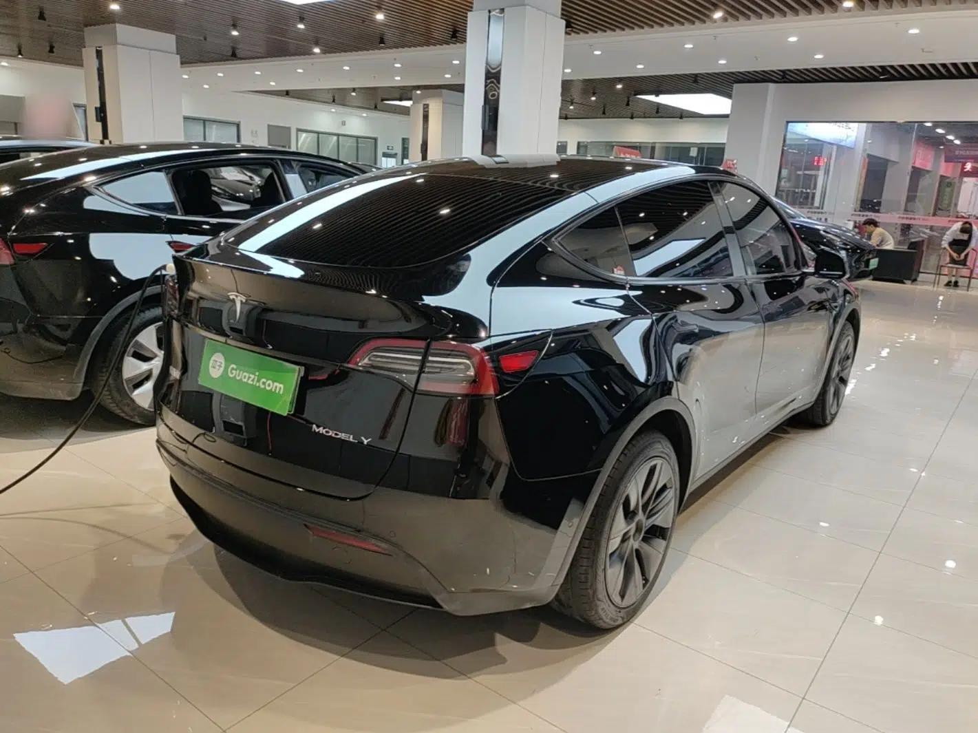 Tesla Model Y 2023 Rear-Wheel-Drive Version — миниатюра 6
