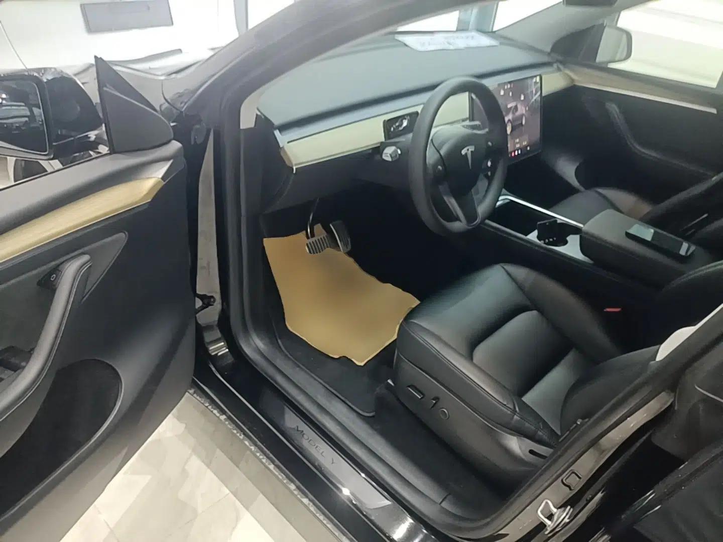 Tesla Model Y 2022 Revised Version Rear-Wheel Drive — миниатюра 18